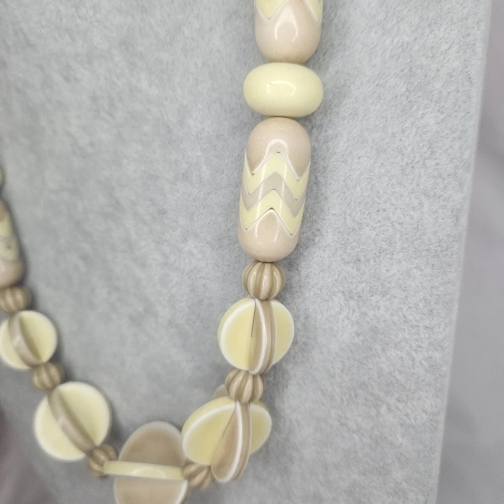 VTG 80s Cream Tan Geometric Resin Chunky Beaded Statement Necklace Chevron Disc